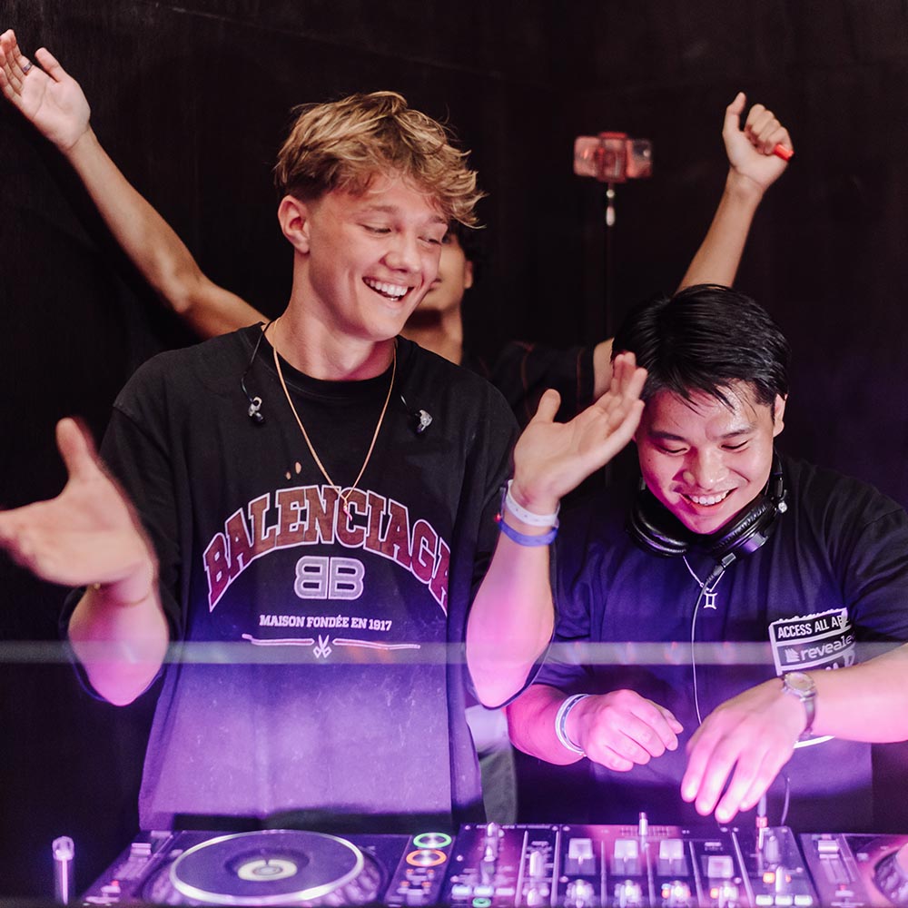 Back-to-Back DJ Sets: What they are and how to master a B2B DJ set